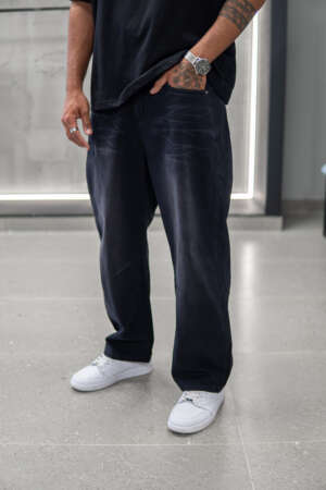 Black Loose Fit Jean